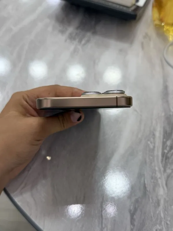 iPhone 16 pro max 4