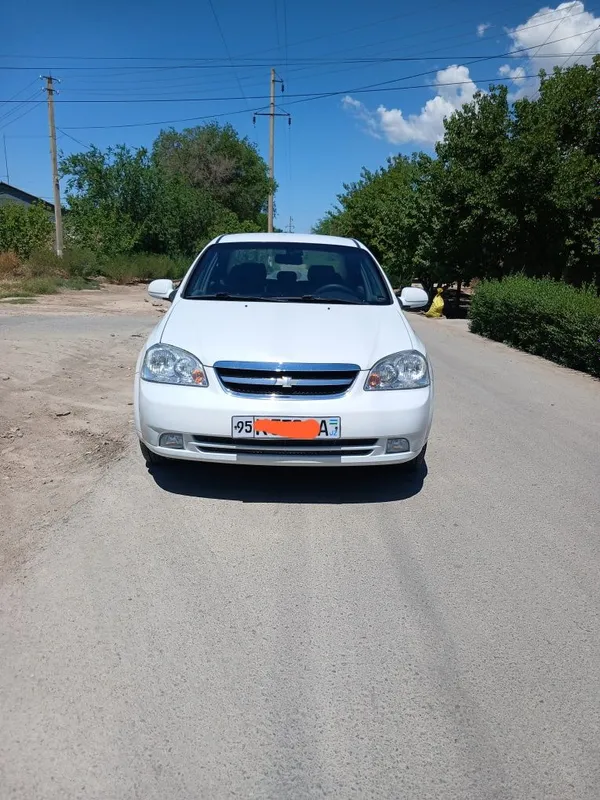 Ласетти 1.8 сотилади