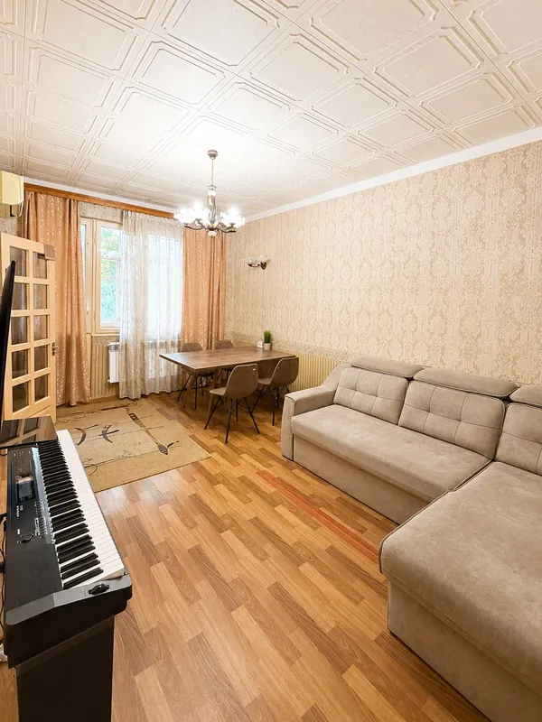#100 4/3/5 Продаётся просторная 4-комнатная квартира с ремонтом, парковкой во дворе и отличным расположением в районе Художникова