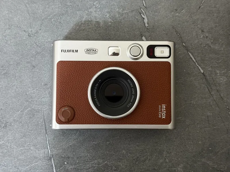 Гибридный инстакс Fujifilm Instax Mini Evo Brown 5 Гибридный инстакс Fujifilm Instax Mini Evo Brown 5
