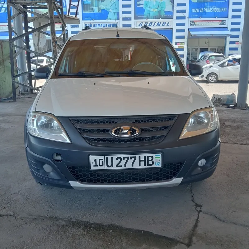 Lada largus 1 qol moshina dalniga qatnmagan uyda ishlagan