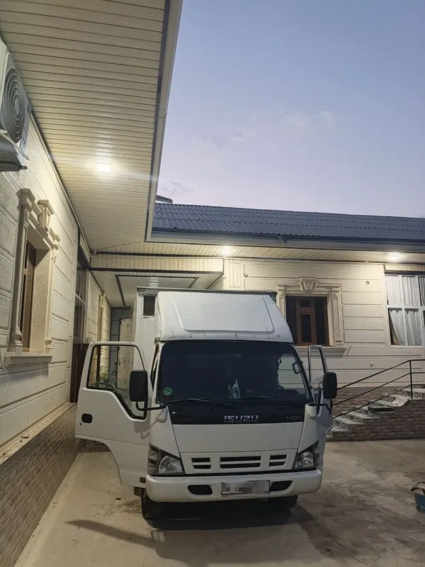 Isuzu сотилади 2015 йил холати аьло 1 Isuzu сотилади 2015 йил холати аьло 1