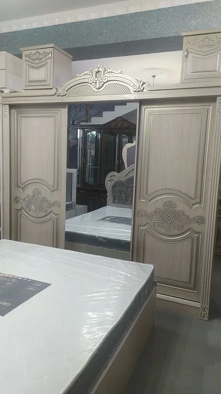 Продам спальный гарнитур свой новый