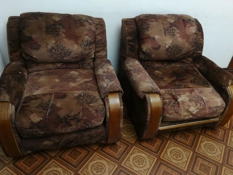 продам  диван с креслами коричневый