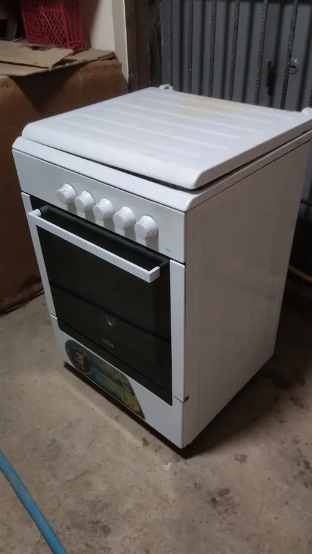 Продаются газовая плита Artel и кухонная вытяжка 2 Продаются газовая плита Artel и кухонная вытяжка 2