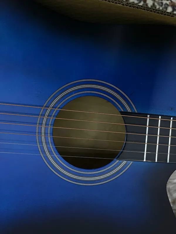 Yangi akustik gitara. 4