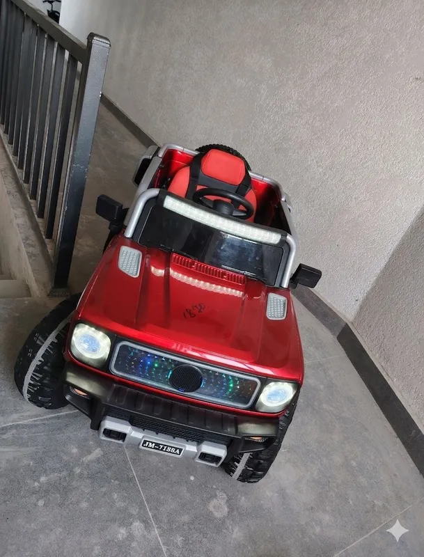 Bolalar matorli mashinasi.