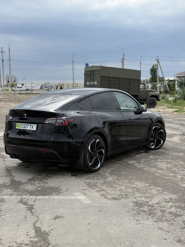 Tesla Model Y Dual motor 4wd — фото 4