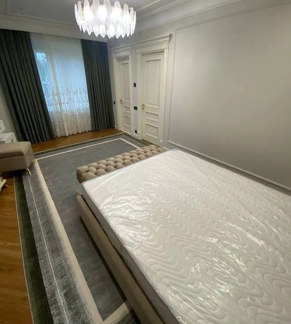 Продаётся 4-комнатная квартира в новостройке, рядом с Алайским рынком 5