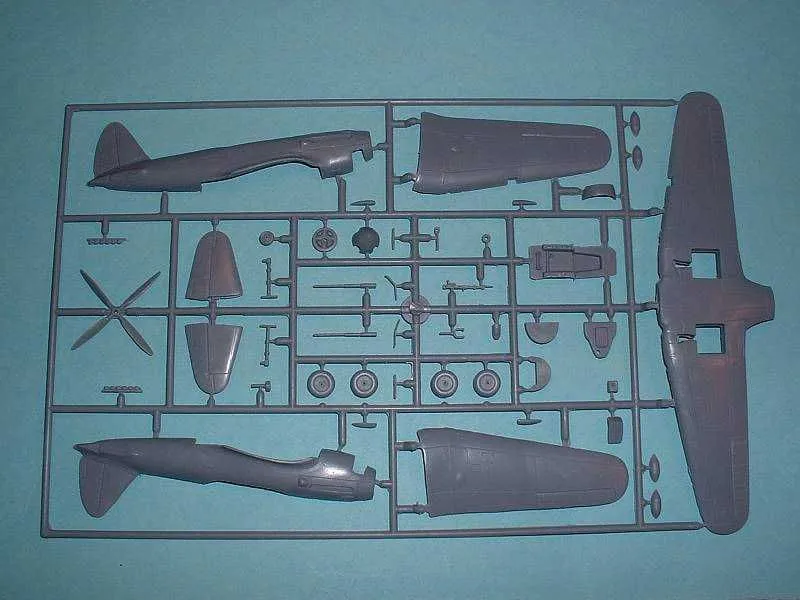 Сборная модель самолета Мессершмитт Bf 109 G-6 (Italeri, 1:72) — фото 1