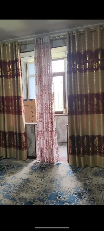 srochna tez sotiladi vasxoddan 4 etaj