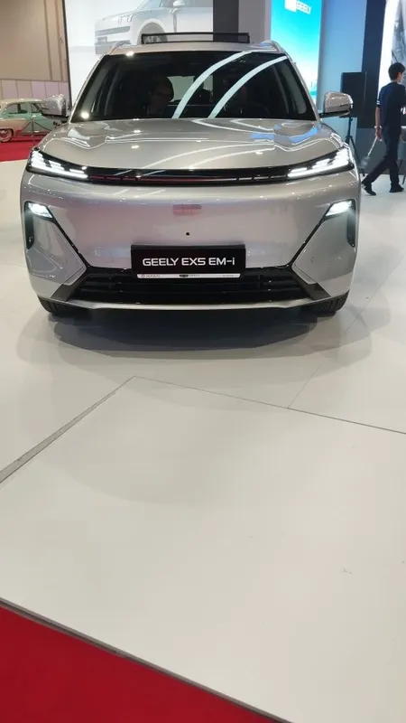 Byd Championga konkurent Geely EX5 Hybrid — фото 2