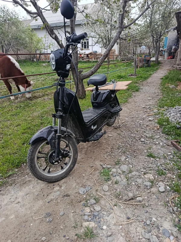 Skuter sotiladi yaqinda olingan 300 km yurgan