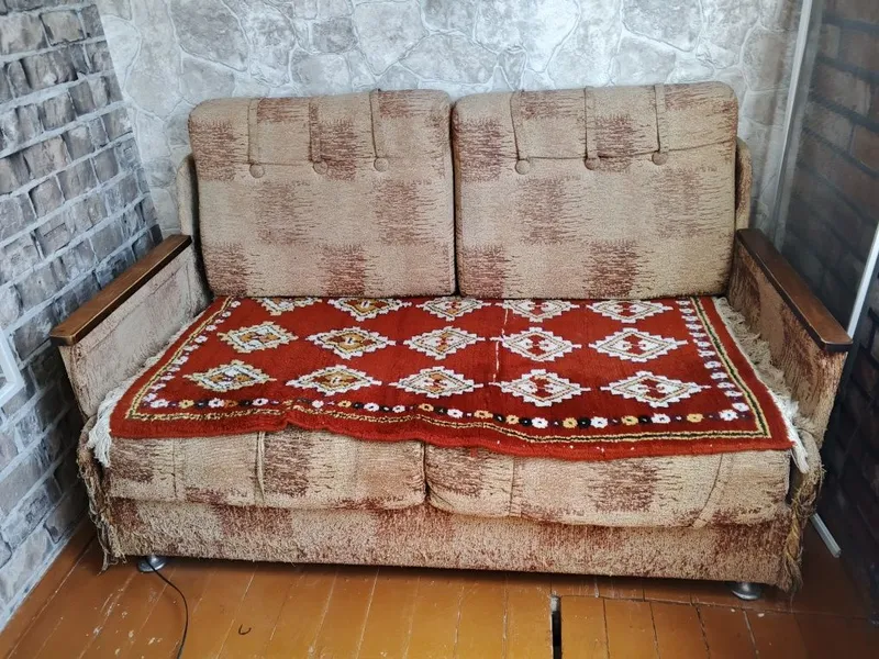 Диван-кровать раскладной, два кресла и журнальный столик. 1 Диван-кровать раскладной, два кресла и журнальный столик. 1