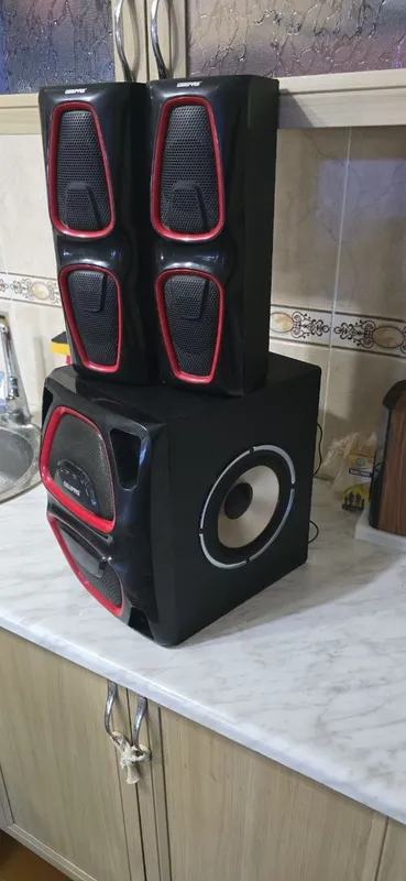 Продаётся Сабвуфер блютуз аукс 4 Продаётся Сабвуфер блютуз аукс 4