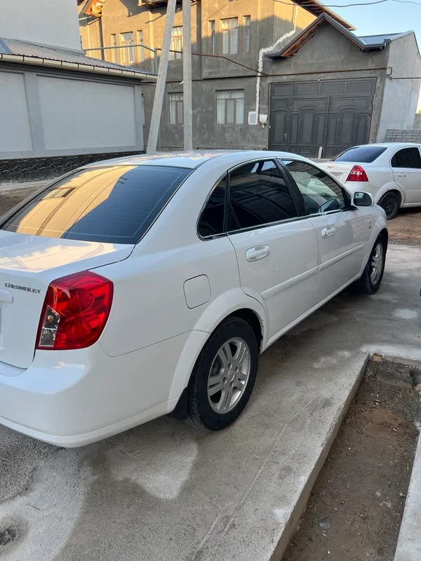 Chevrolet Lacetti 1.8 MT 5