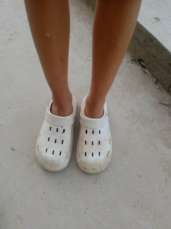 Кроксы продаются