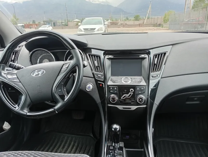 Hyundai Sonata, 2011-yil, 2.0 l, avtomat, 94627 km — фото 4