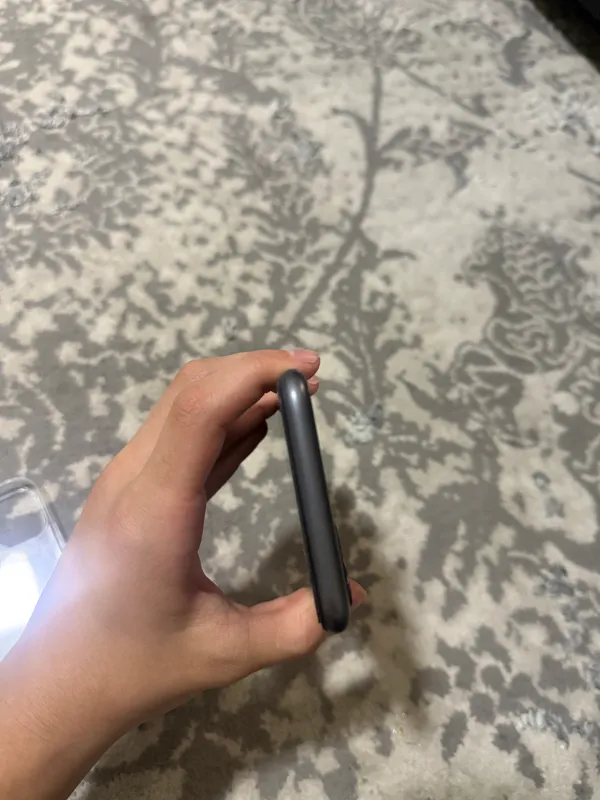 iPhone 11 3