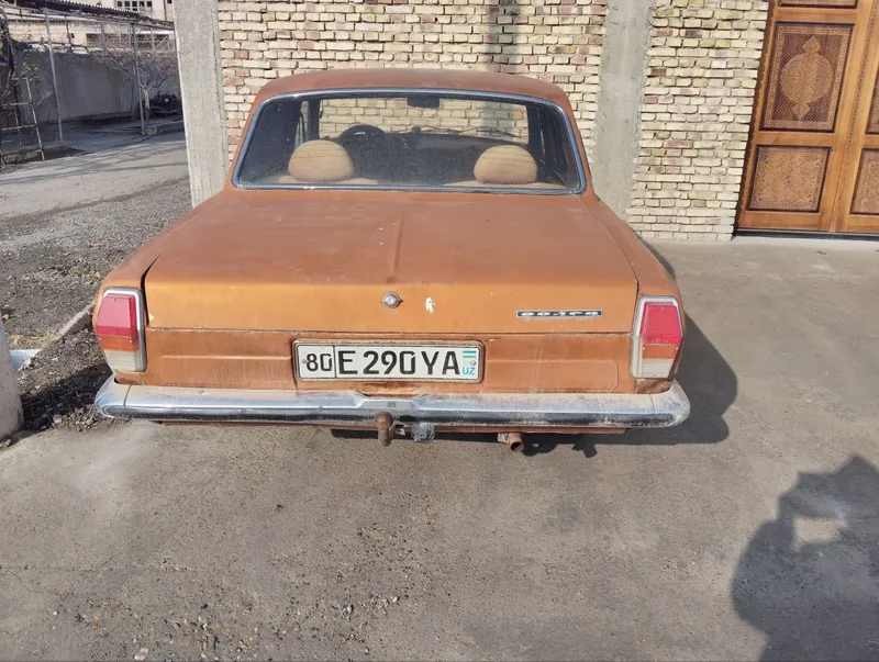Волга 2410 золотой 1