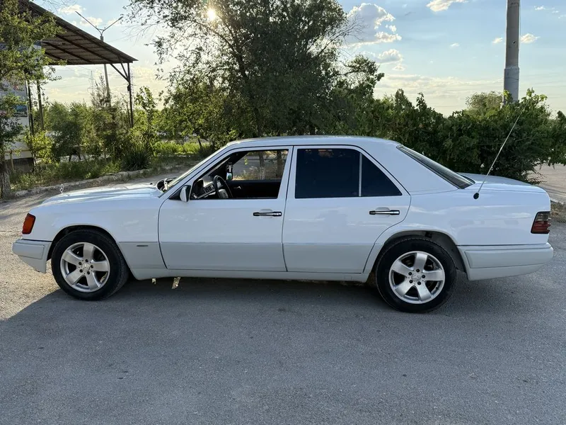 Продаётся Мерседес-бенц w124 E300 TURBODIESEL — фото 3