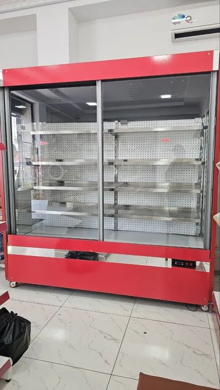 Продается витринный холодильник 1 Продается витринный холодильник 1