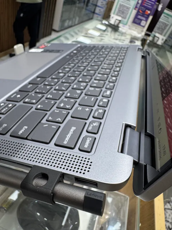 Lenovo IdeaPad Flex 5 14ABR8 4 Lenovo IdeaPad Flex 5 14ABR8 4