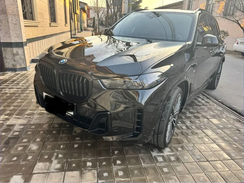 BMW x5 50e xdrive — фото 1