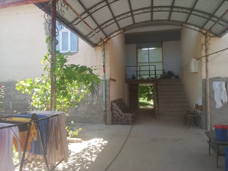 Дом.Бустонлыкском районе
