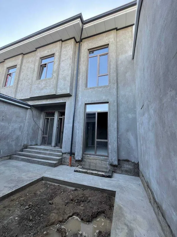 Срочно...Чорток махаллада 1.7 соток 6 хона 310 кв жилой.полный подвал 1
