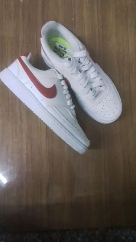 krasofka NIKE firmasiniki ideal xolatda krasofka NIKE firmasiniki ideal xolatda