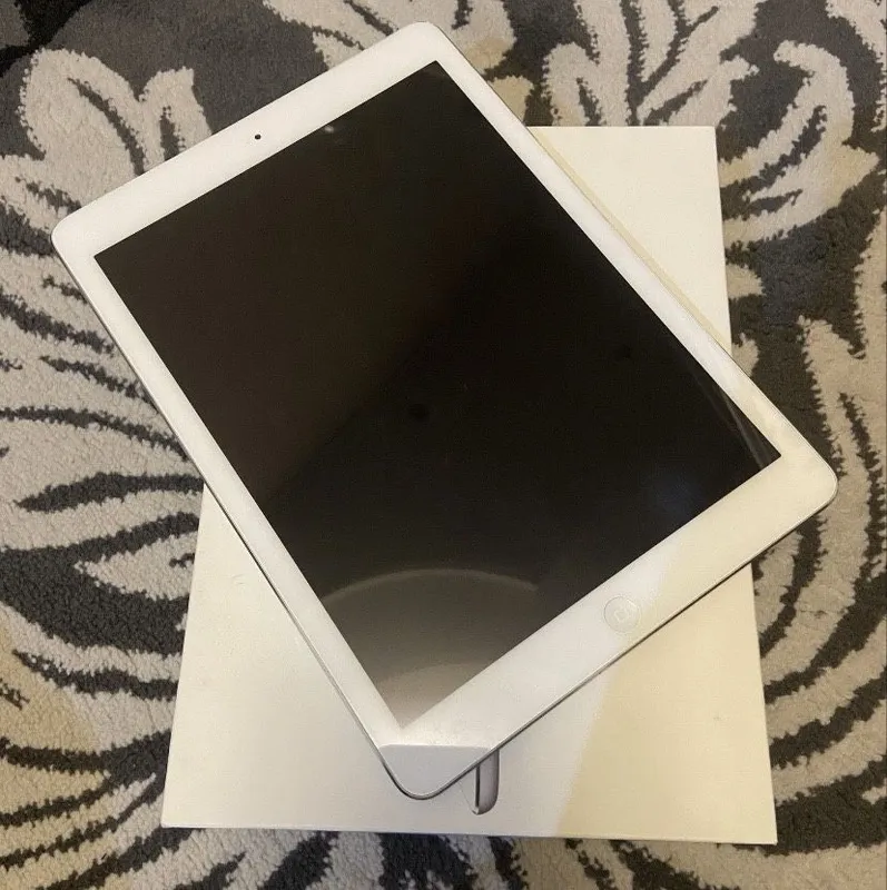 Apple iPad Air 1 Wi-Fi Apple iPad Air 1 Wi-Fi
