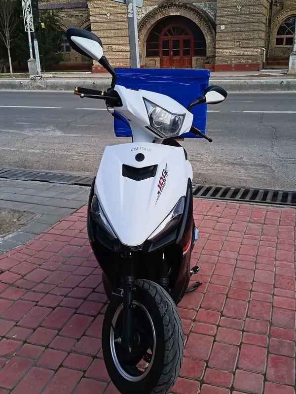 Sukuter sotiladi GTS italy
