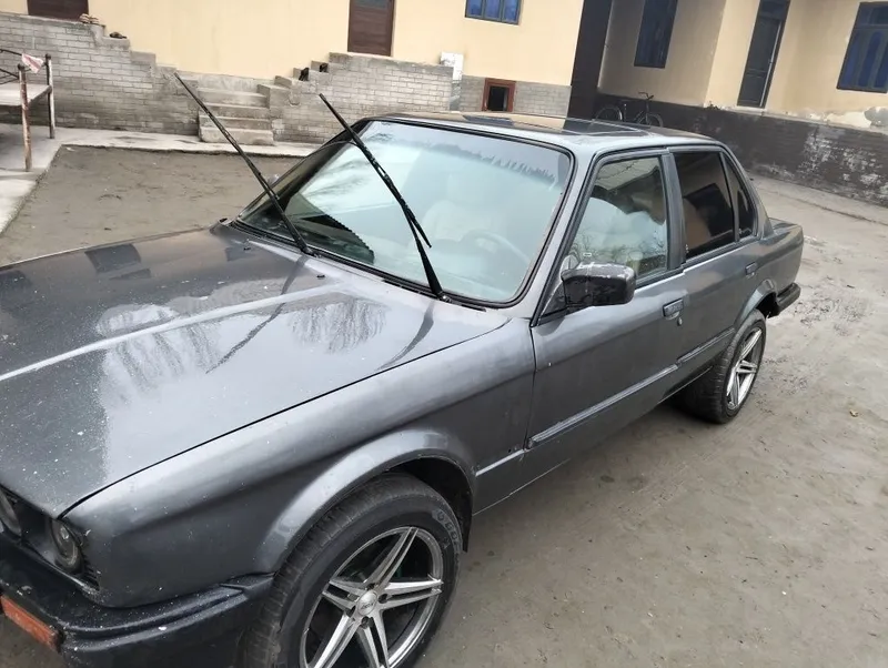 BMW 316 sotiladi