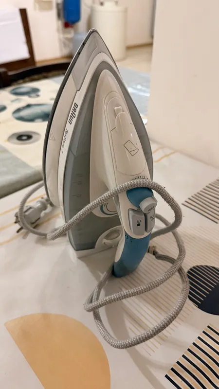 Продаётся утюг Braun 2