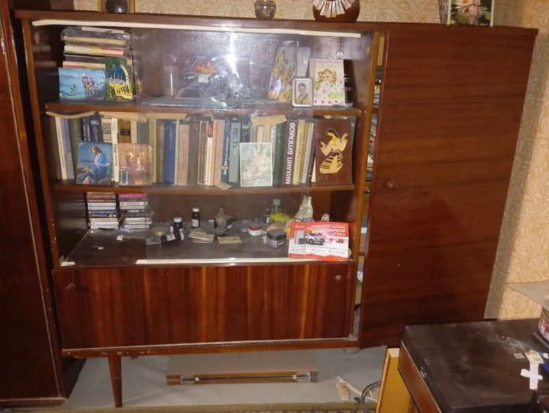 Продам сервант-книжный шкаф,цена 655 т .