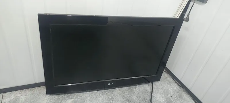 Продаю телевизор LG