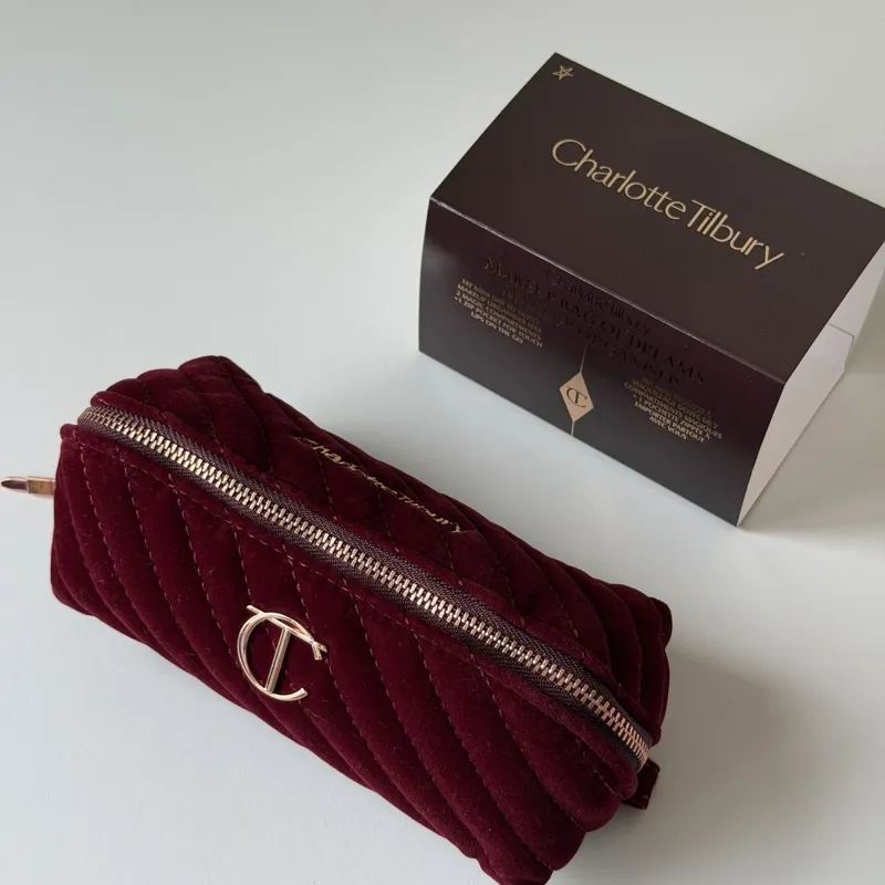 косметичка бархатная Charlotte Tilbury