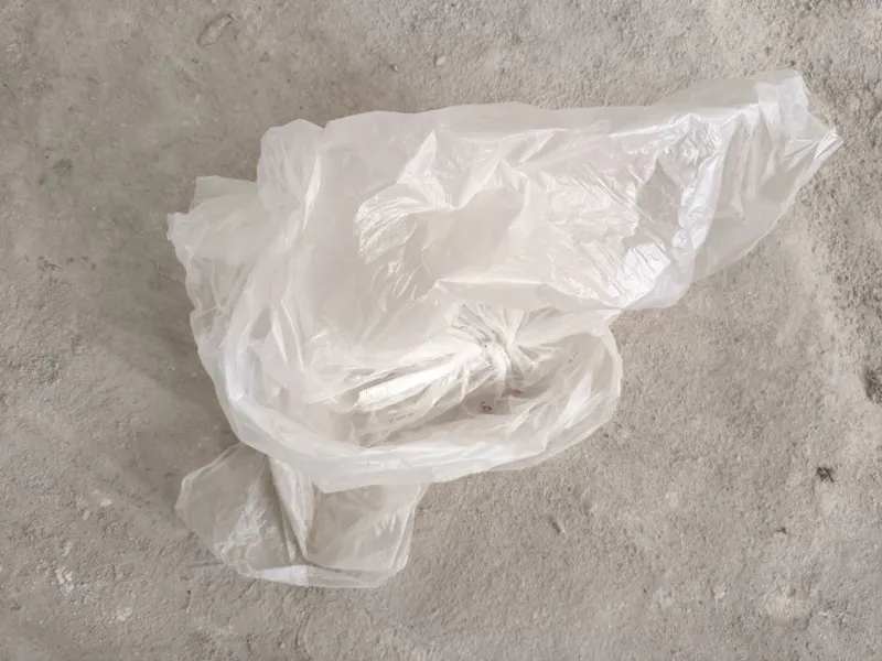 Meldan boʻshagan qop va paket bor 3