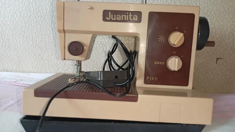 Швейная Детская машинка Juanita производство ГДР.