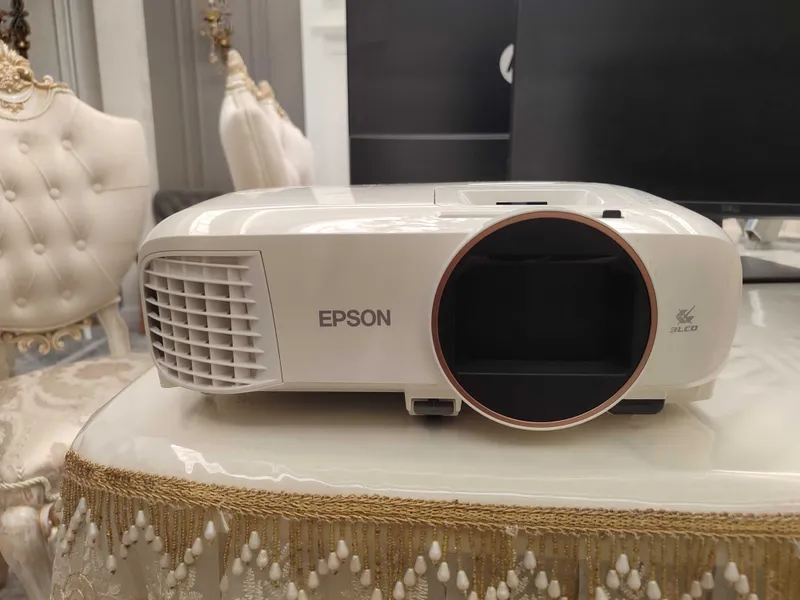 Проектор от компании Epson модель HA11A — фото 3 Проектор от компании Epson модель HA11A — фото 3