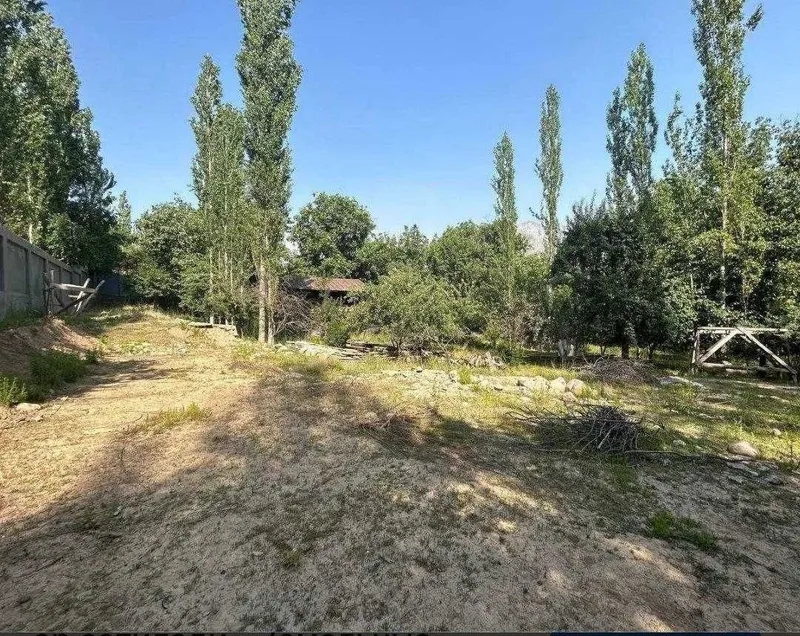 Продается земельный участок 6 соток . В конце участка канал Кибрай рн 2