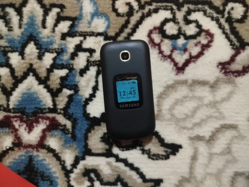 Samsung perfectum Gusto 3 Verizon 2