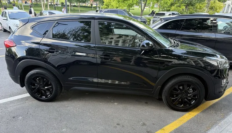 HYUNDAI TUCSON Black Piano Автомобиль — фото 3