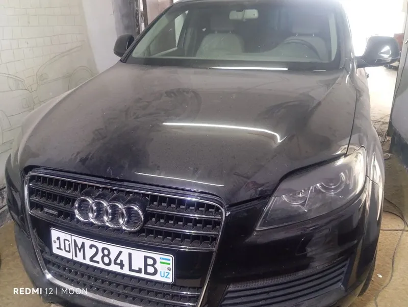 Аудюха Q7 2006 года . Есть вложения.