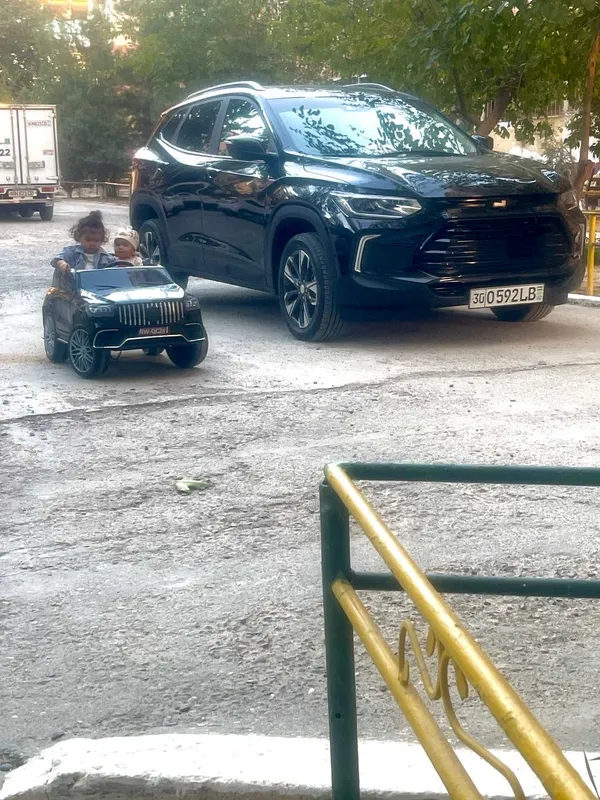 Bolalar mashinasi elektr mobil 1