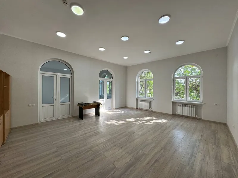 Ofis ijaraga beriladi, 2-qavat, 200 m2, Glinka 2