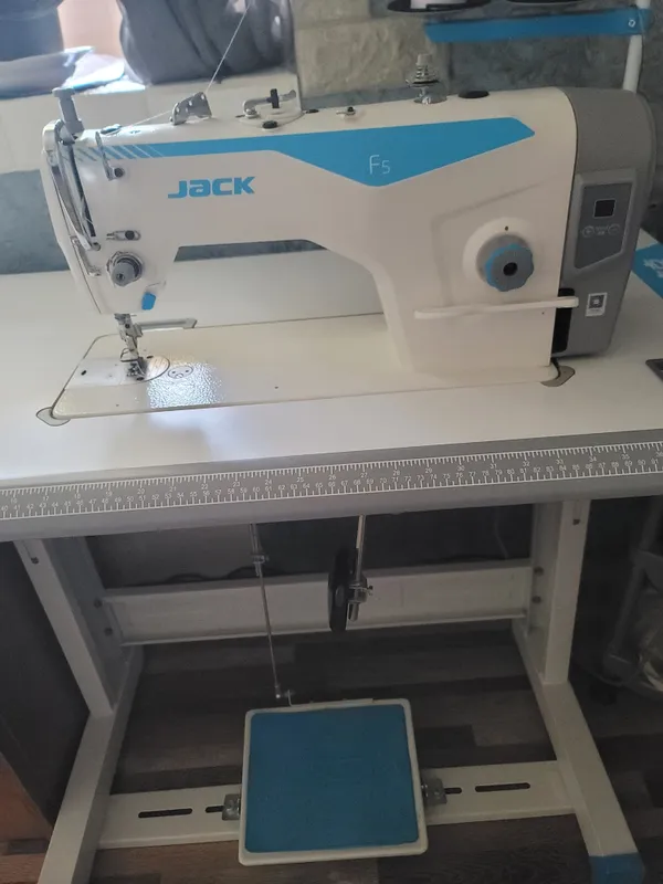 Продается швейная машинка ,Jack F5 3