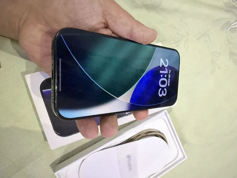 Iphone 16 pro 256 blek 6