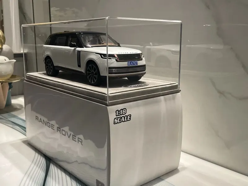 Range Rover autobiography 1:18 modeli kichratilgan varianti. — фото 7